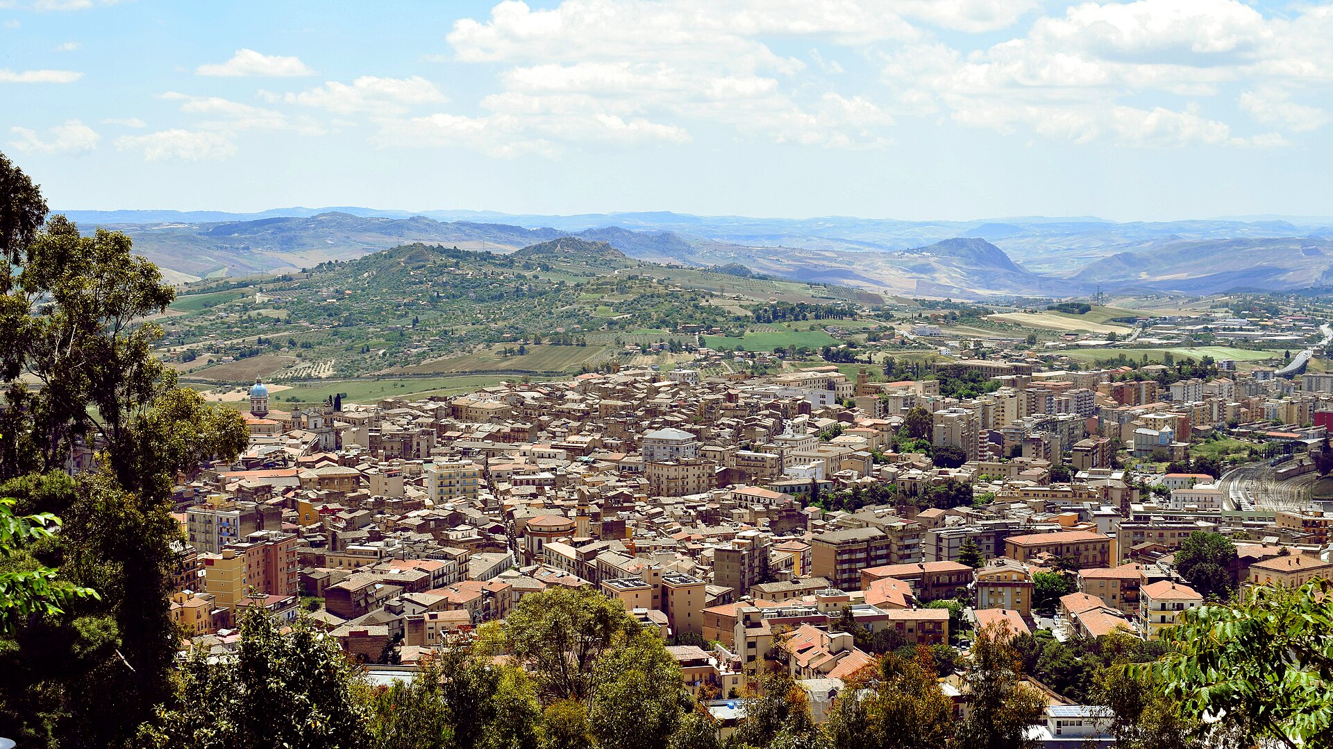 Панорама Кальтаниссетты, Сицилия — родного города бренда