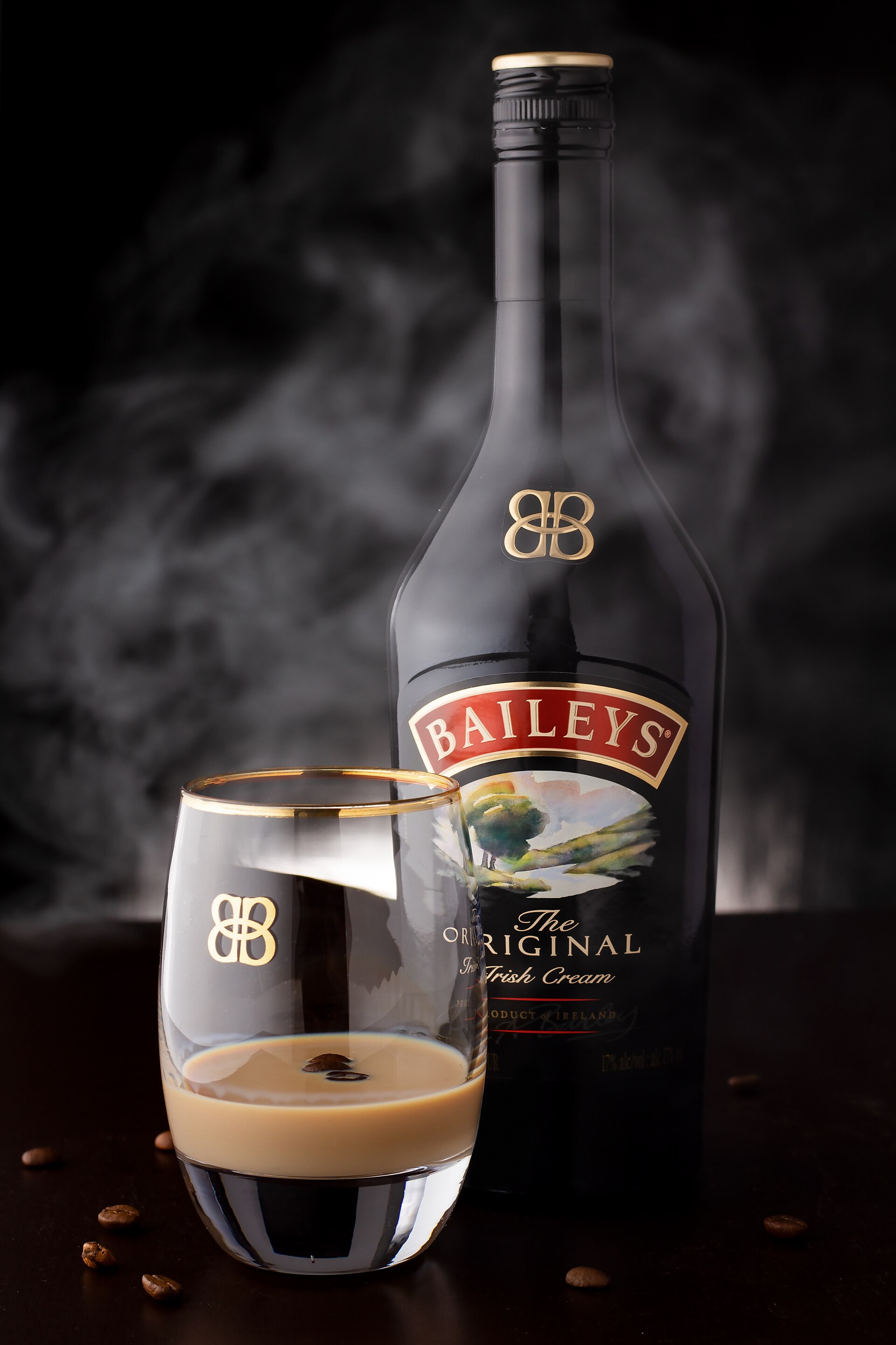 Baileys со льдом в бокале