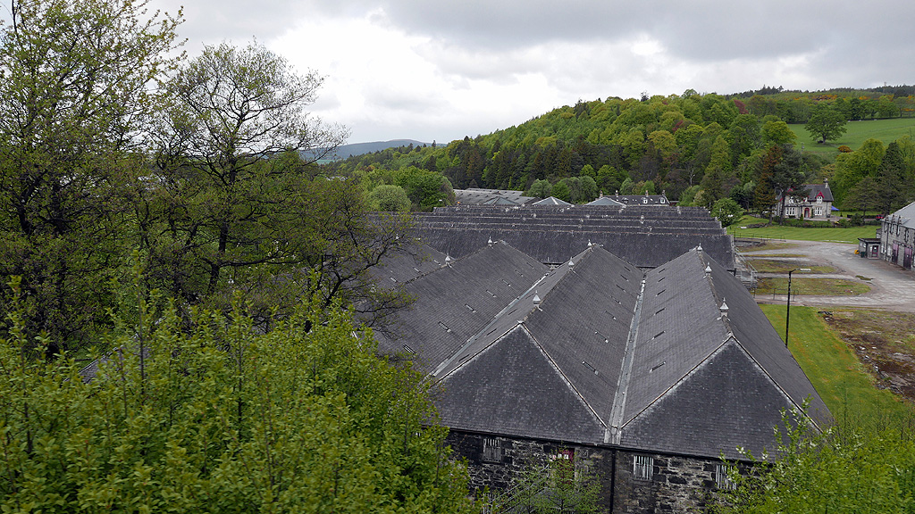 Крыши бондарных складов (bonded warehouses) винокурни Balvenie