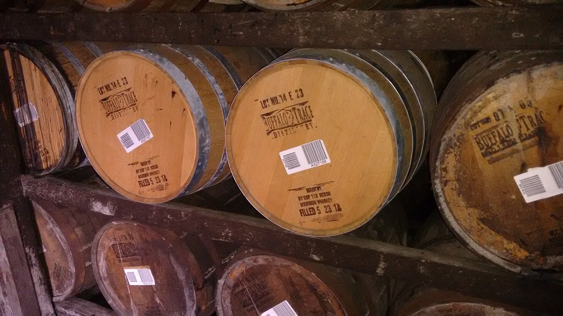 Бочки бурбона на выдержке на винокурне Buffalo Trace