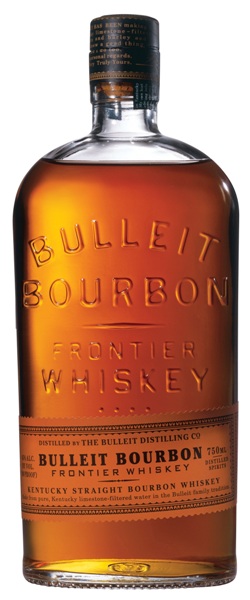Бутылка Bulleit Bourbon Frontier Whiskey крупным планом