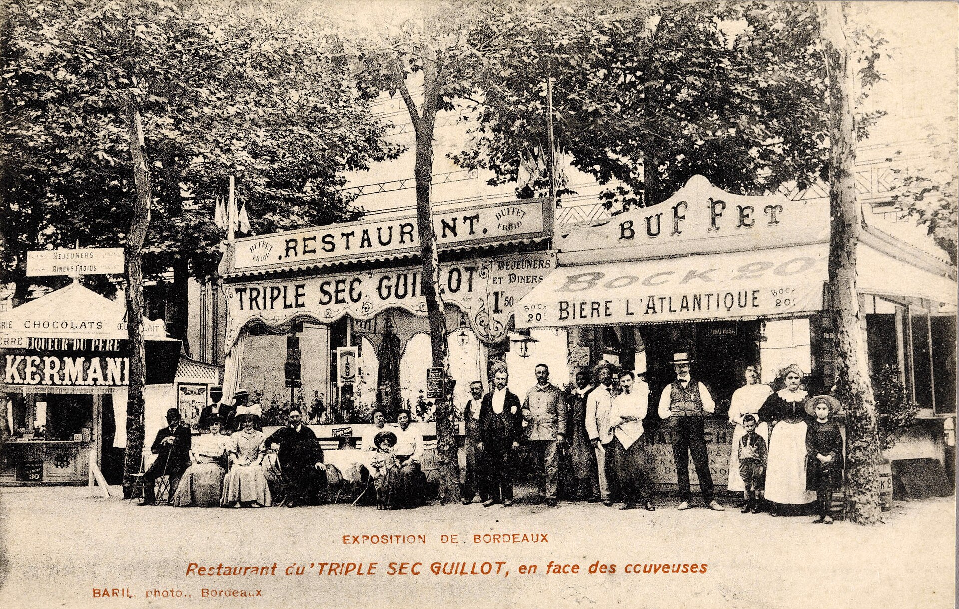 Открытка 1895 года: павильон «Ресторан Triple Sec Guillot» на выставке в Бордо — доказательство, что к концу XIX века triple sec был общим названием категории, а не маркой одного дома