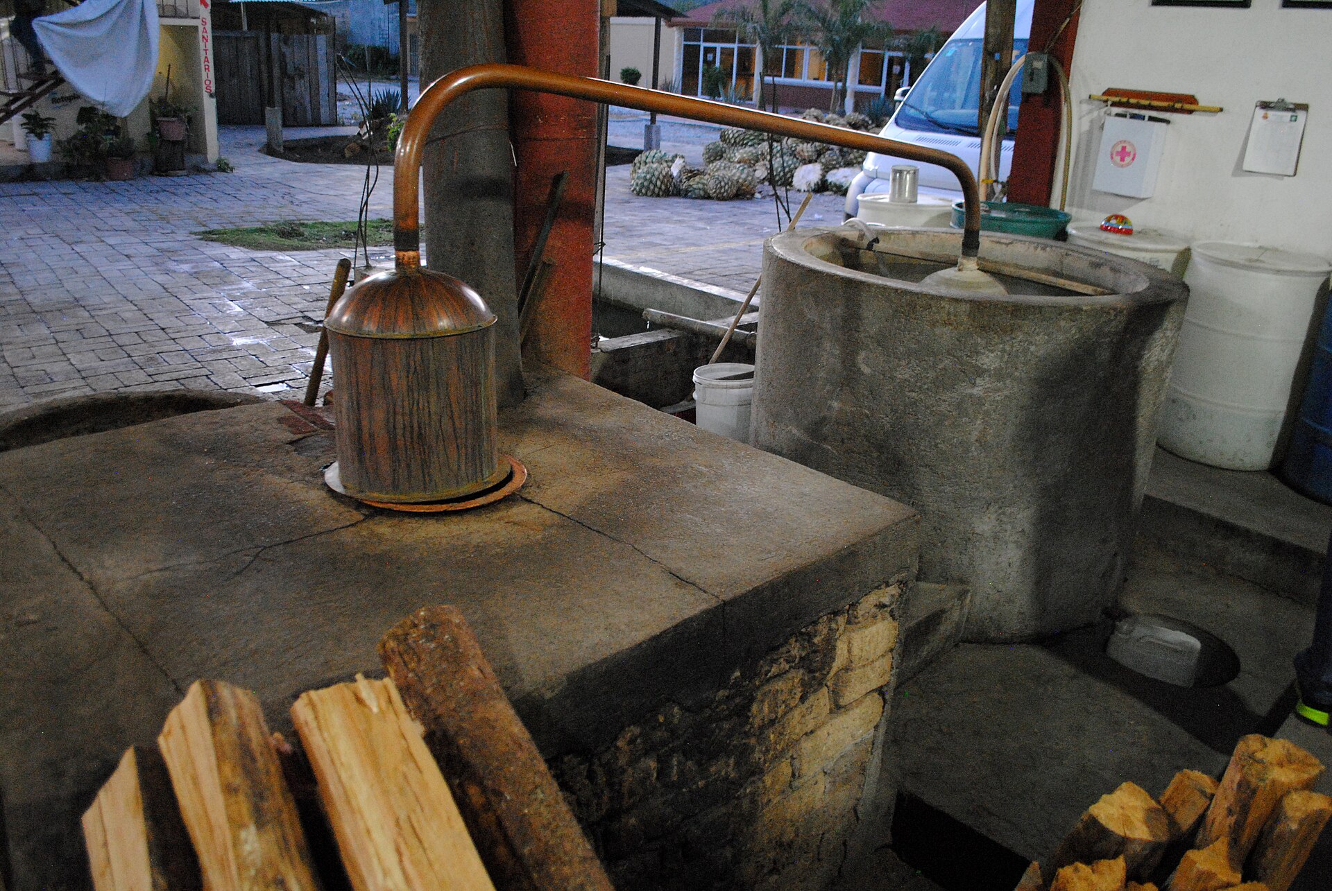 Медный pot still для двойной перегонки мескаля, Теотитлан-дель-Валье, Оахака