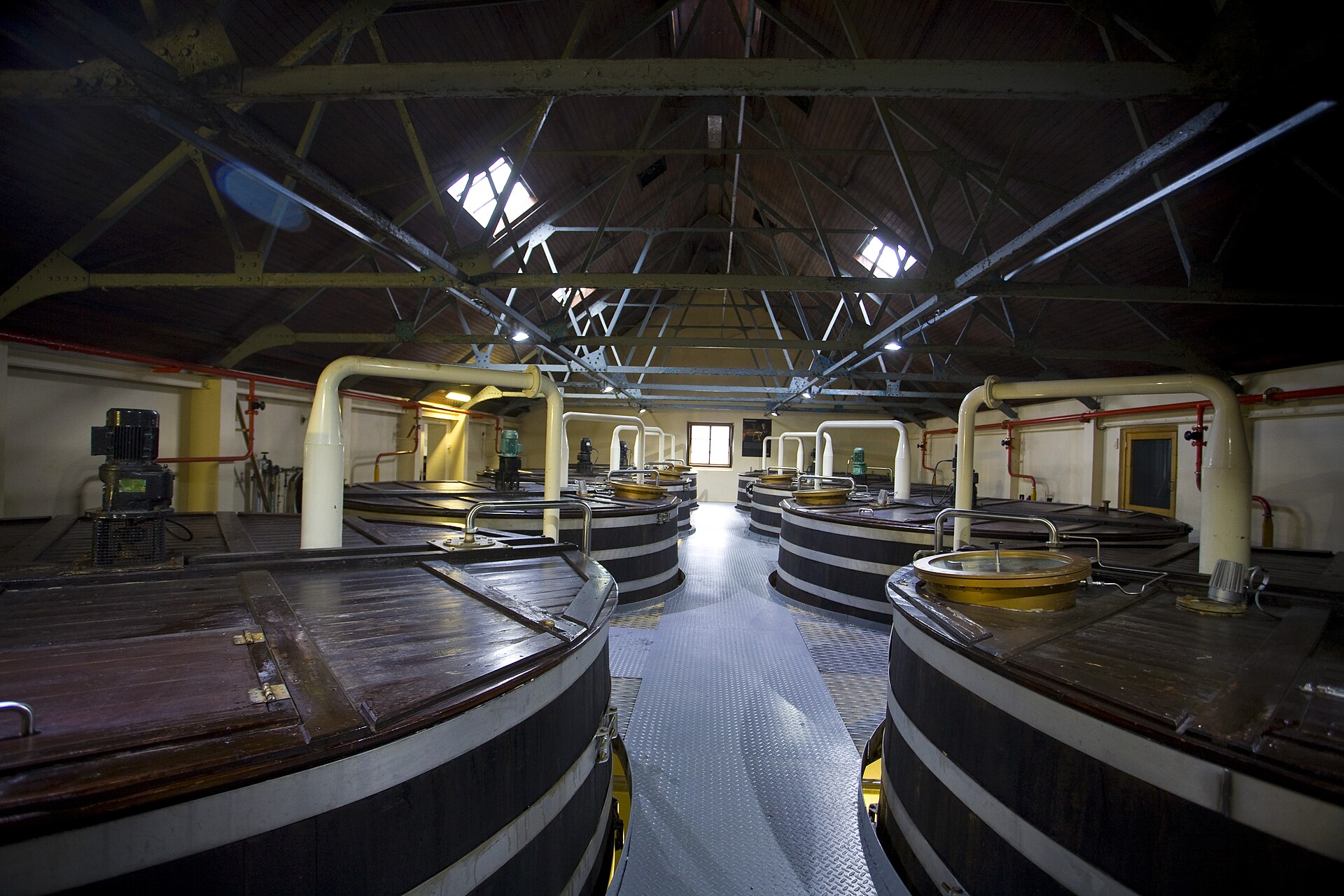 Чаны для брожения (washbacks) на винокурне Glenfiddich