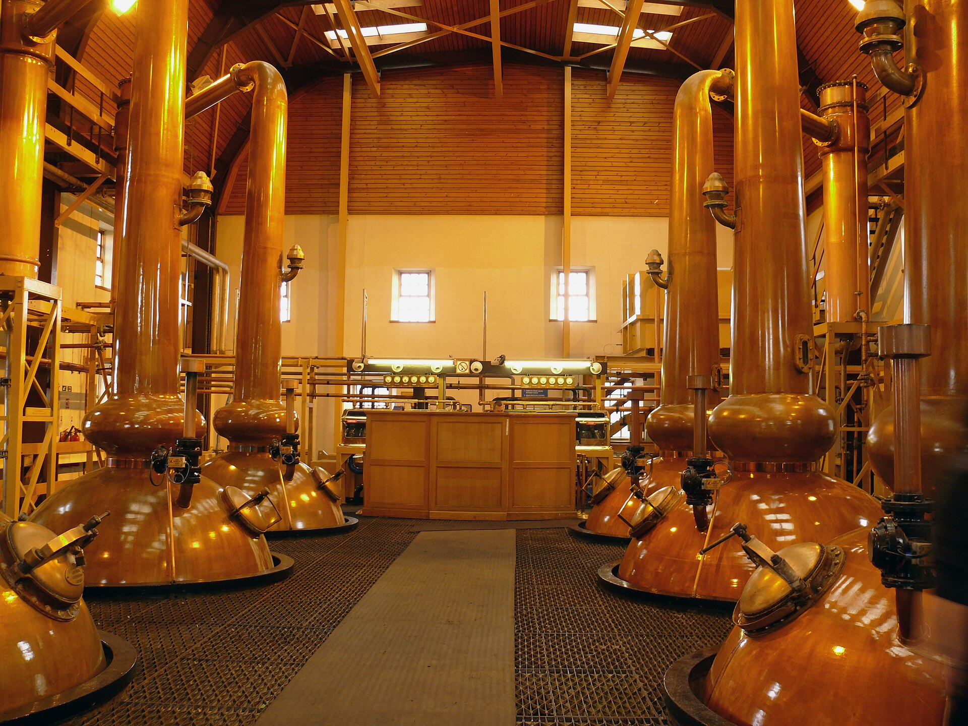 Самые высокие pot still Шотландии на винокурне Гленморанджи