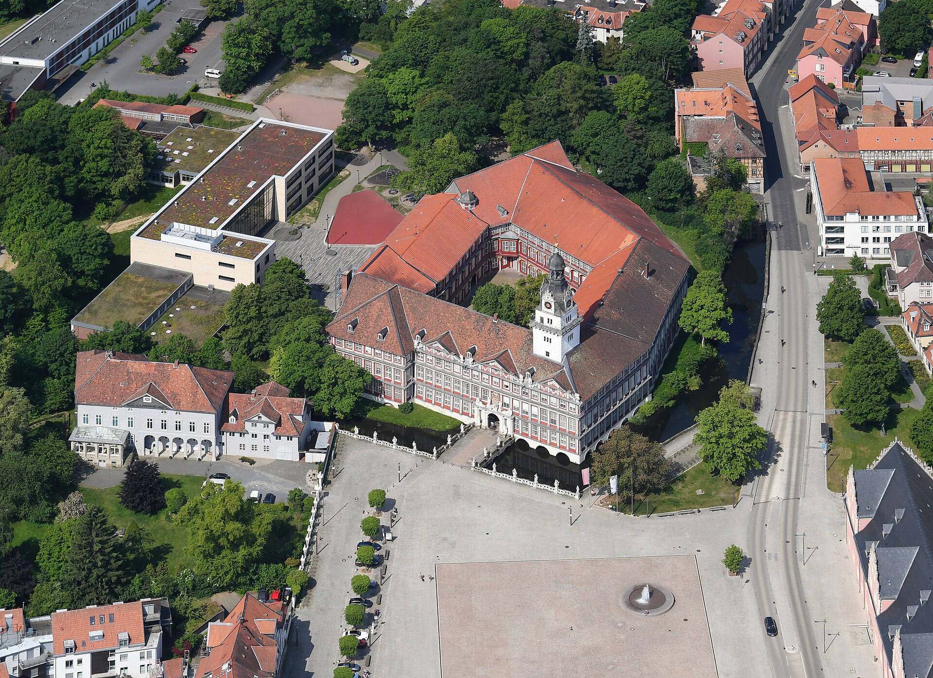 Замок Вольфенбюттель (Schloss Wolfenbüttel) — исторический центр города, где базируется Mast-Jägermeister с 1878 года
