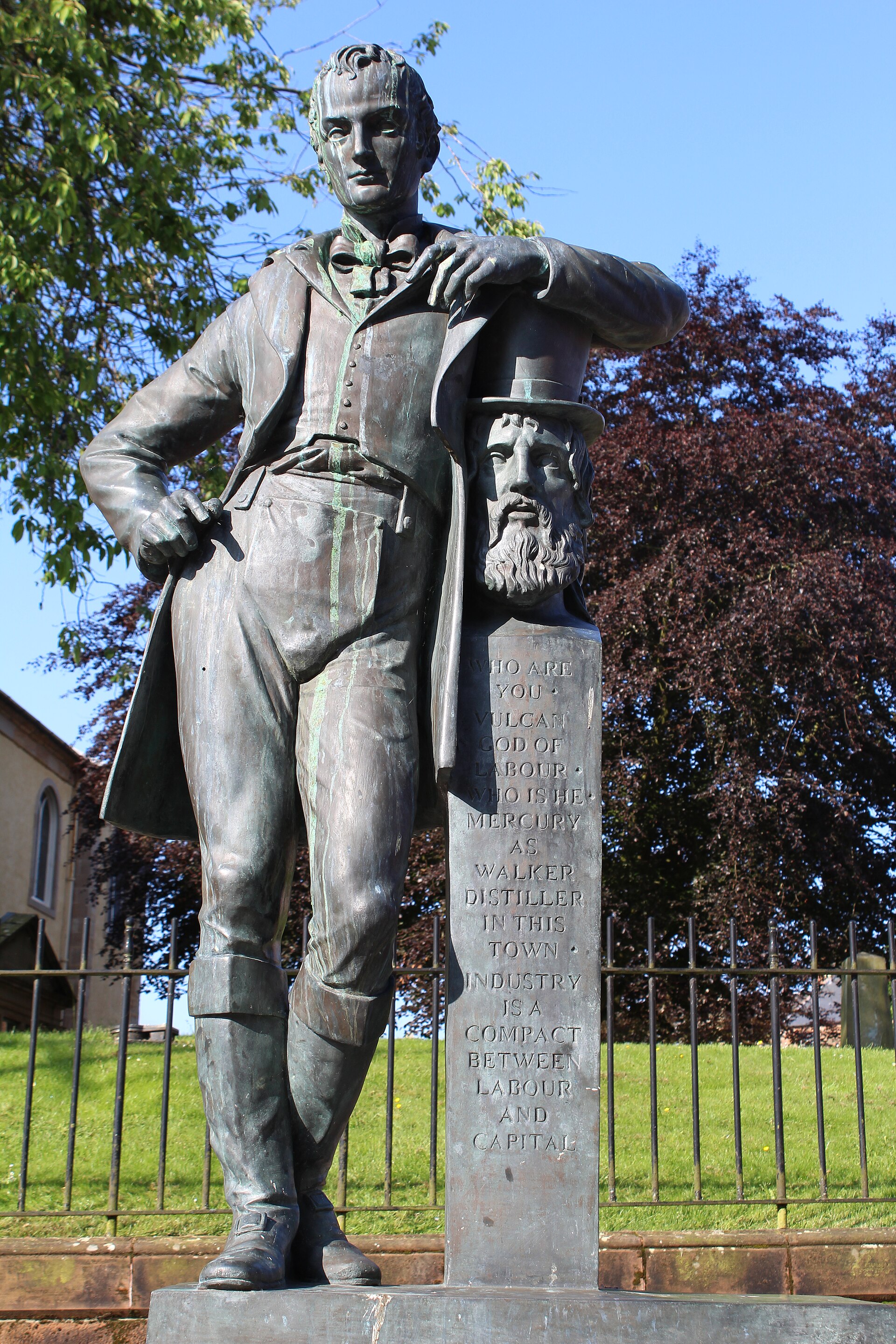 Памятник Джону Уокеру в Килмарноке, рядом с церковью Laigh Kirk