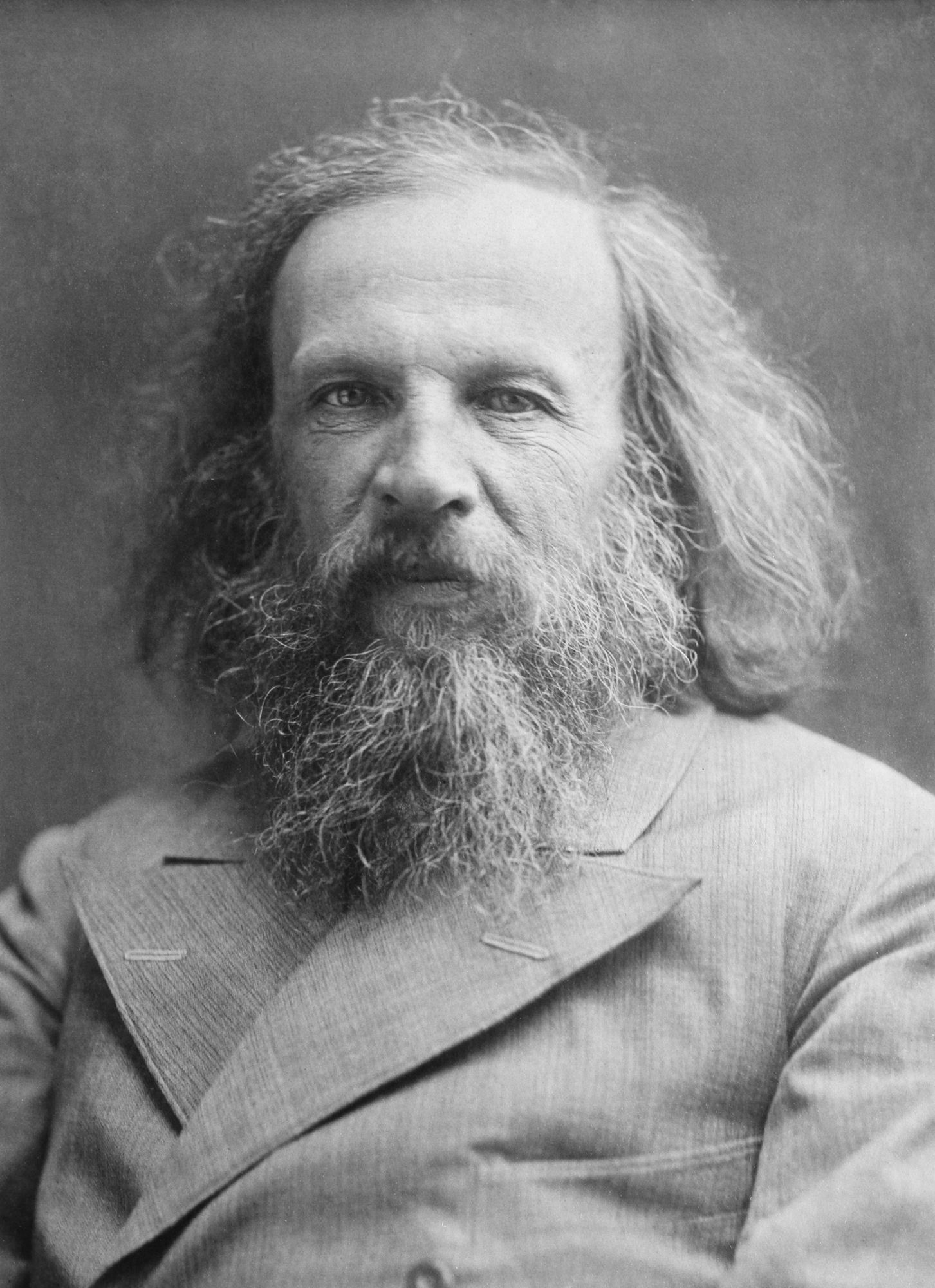 Портрет Дмитрия Менделеева — учёного, чьё имя бренд использует в маркетинговом мифе о «40 градусах»