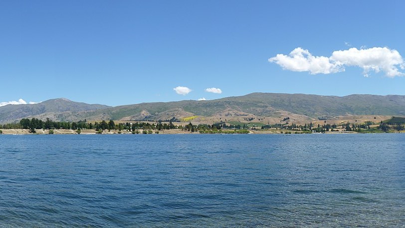 Озеро Данстан (Lake Dunstan) в Центральном Отаго — рядом с посёлком Бендиго, где с 2022–2023 годов работает новая дистиллерия Scapegrace