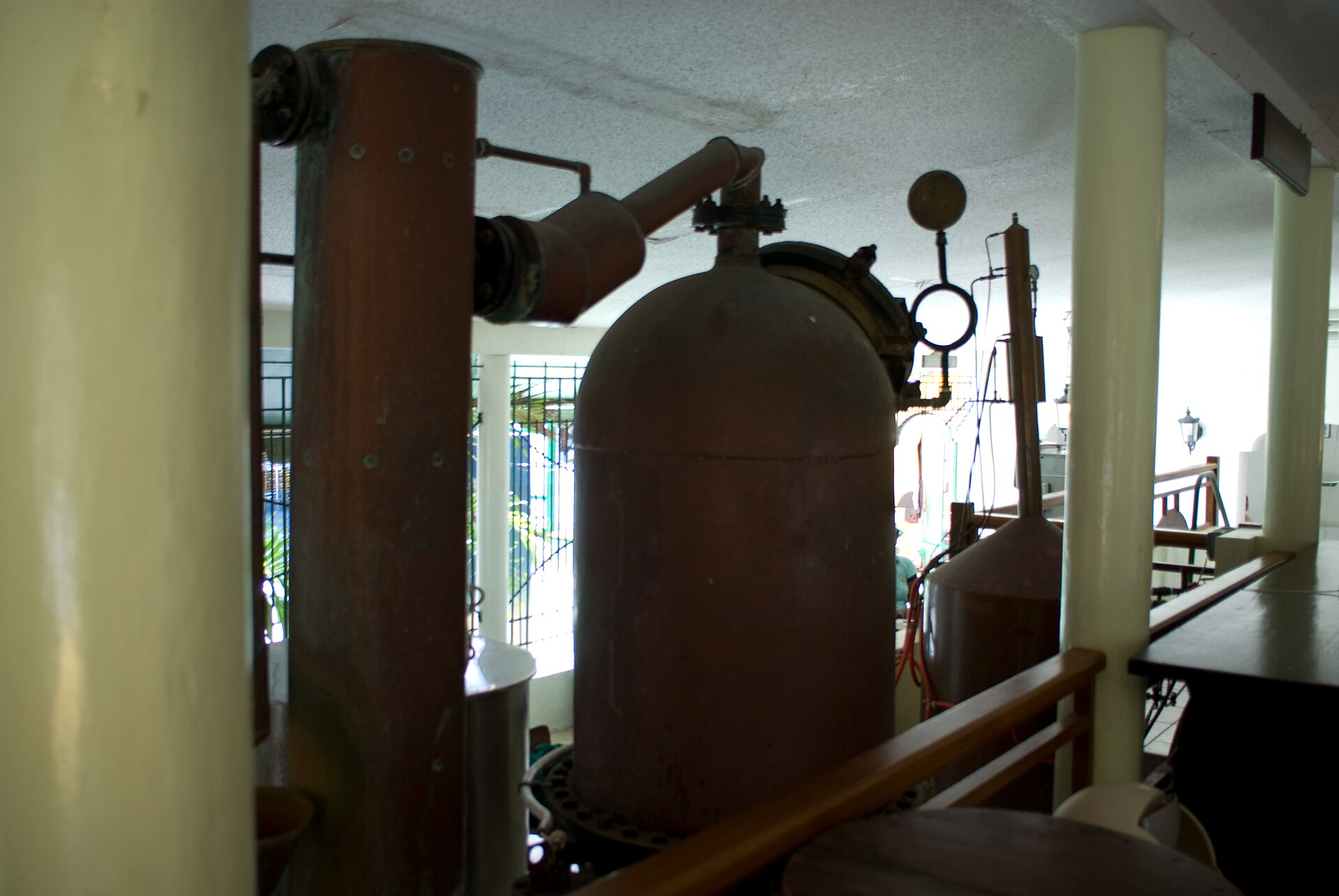 Старый медный pot still Senior & Co. в Ландхёйс Чоболобо