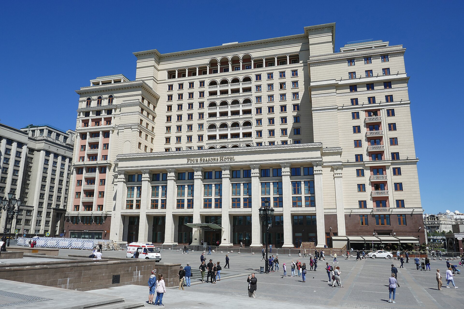 Гостиница «Москва» (ныне Four Seasons Hotel Moscow) — здание, силуэт которого изображён на классической этикетке Stolichnaya